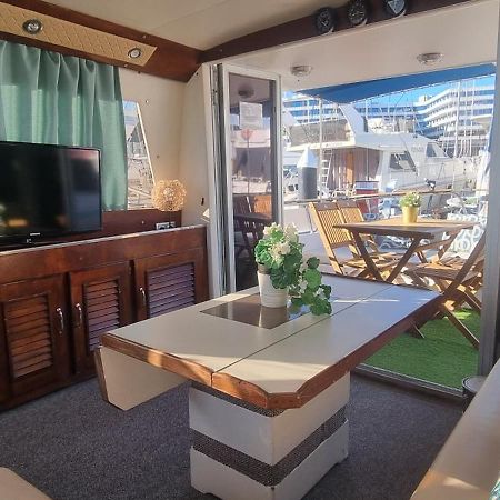 Beautiful And Comfy Boat In Barcelona With Boat Tour Option Hotel Luaran gambar