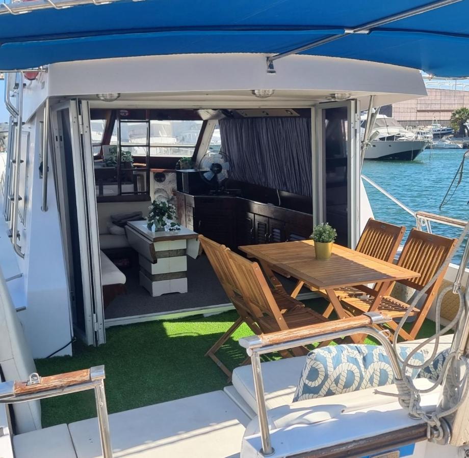 Beautiful And Comfy Boat In Barcelona With Boat Tour Option Hotel Luaran gambar