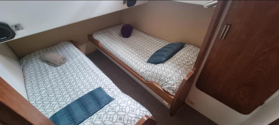 Beautiful And Comfy Boat In Barcelona With Boat Tour Option Hotel Luaran gambar