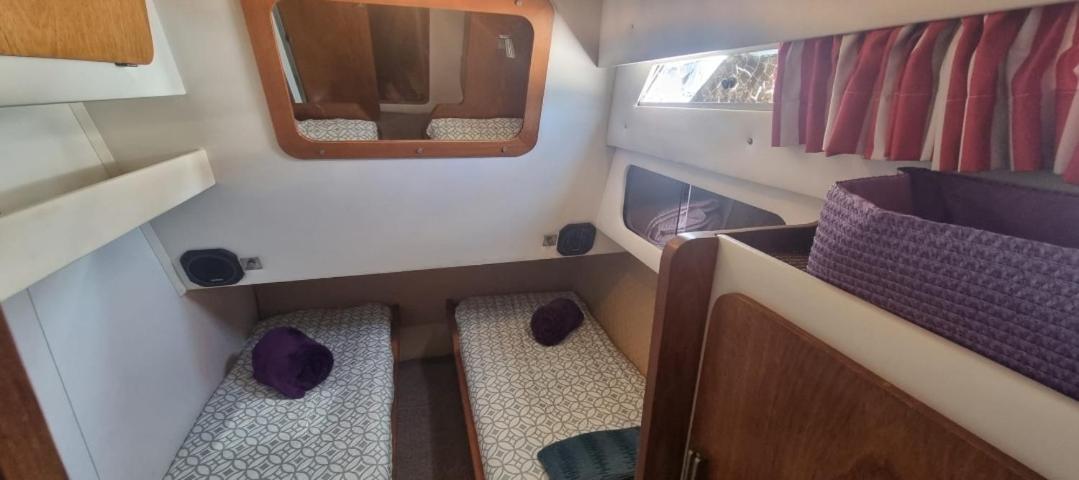 Beautiful And Comfy Boat In Barcelona With Boat Tour Option Hotel Luaran gambar