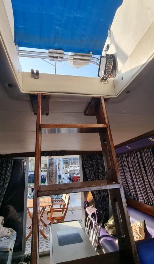 Beautiful And Comfy Boat In Barcelona With Boat Tour Option Hotel Luaran gambar