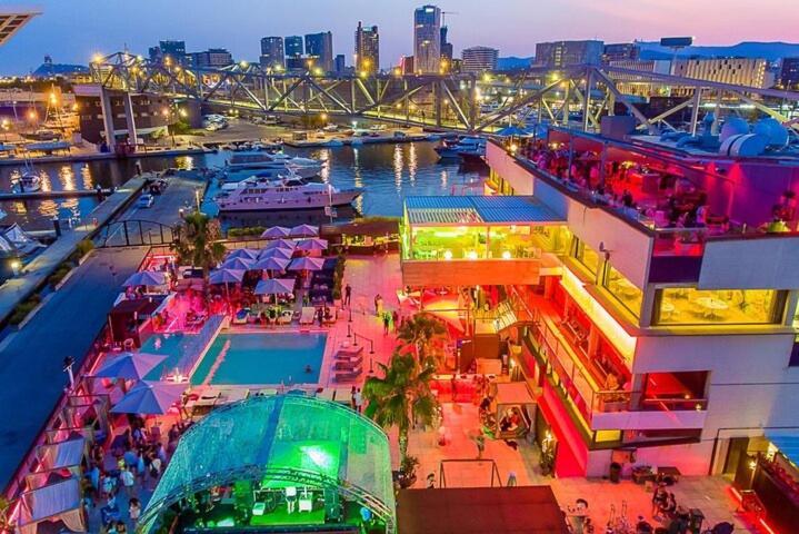 Beautiful And Comfy Boat In Barcelona With Boat Tour Option Hotel Luaran gambar
