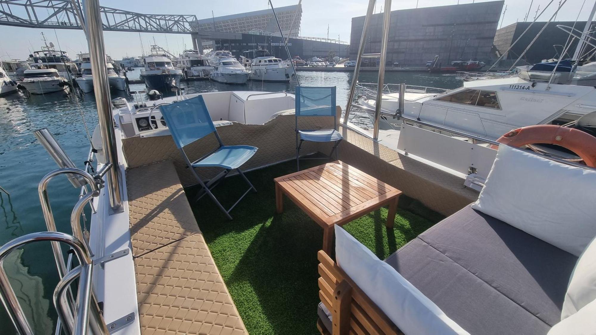 Beautiful And Comfy Boat In Barcelona With Boat Tour Option Hotel Luaran gambar