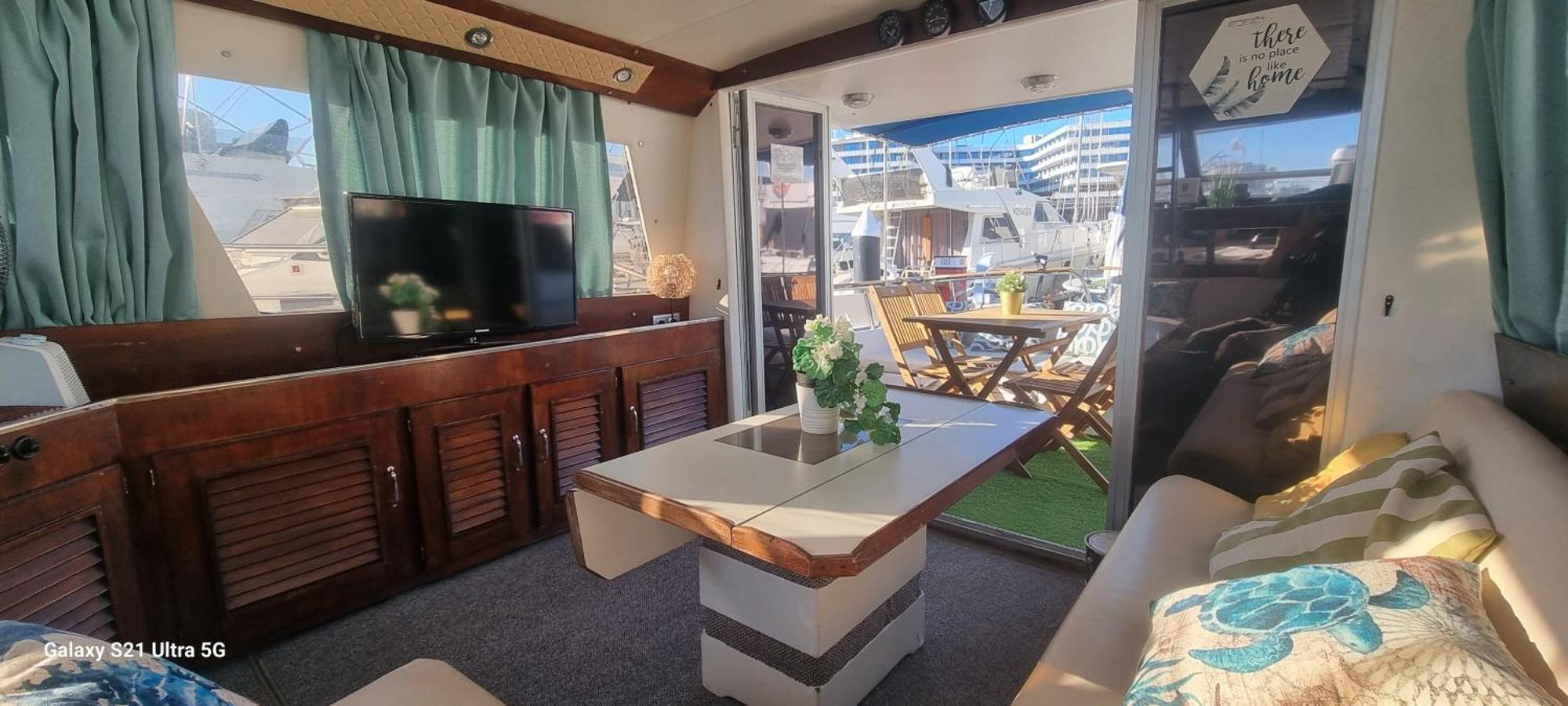 Beautiful And Comfy Boat In Barcelona With Boat Tour Option Hotel Luaran gambar