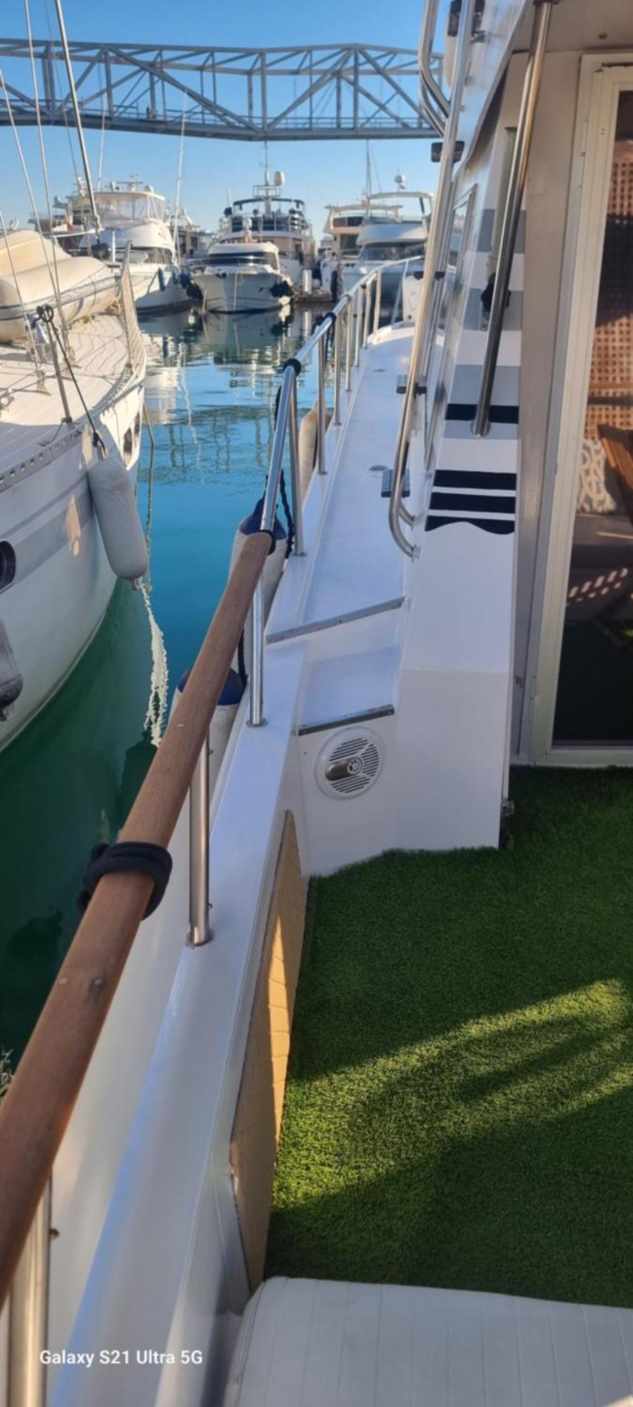 Beautiful And Comfy Boat In Barcelona With Boat Tour Option Hotel Luaran gambar