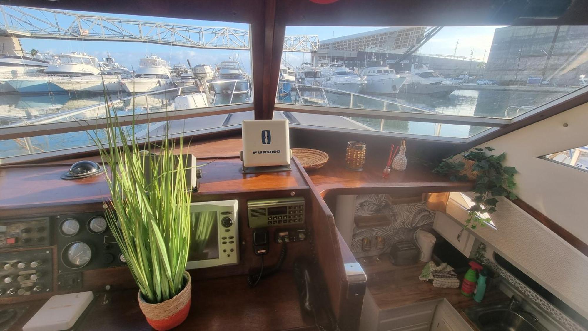 Beautiful And Comfy Boat In Barcelona With Boat Tour Option Hotel Luaran gambar