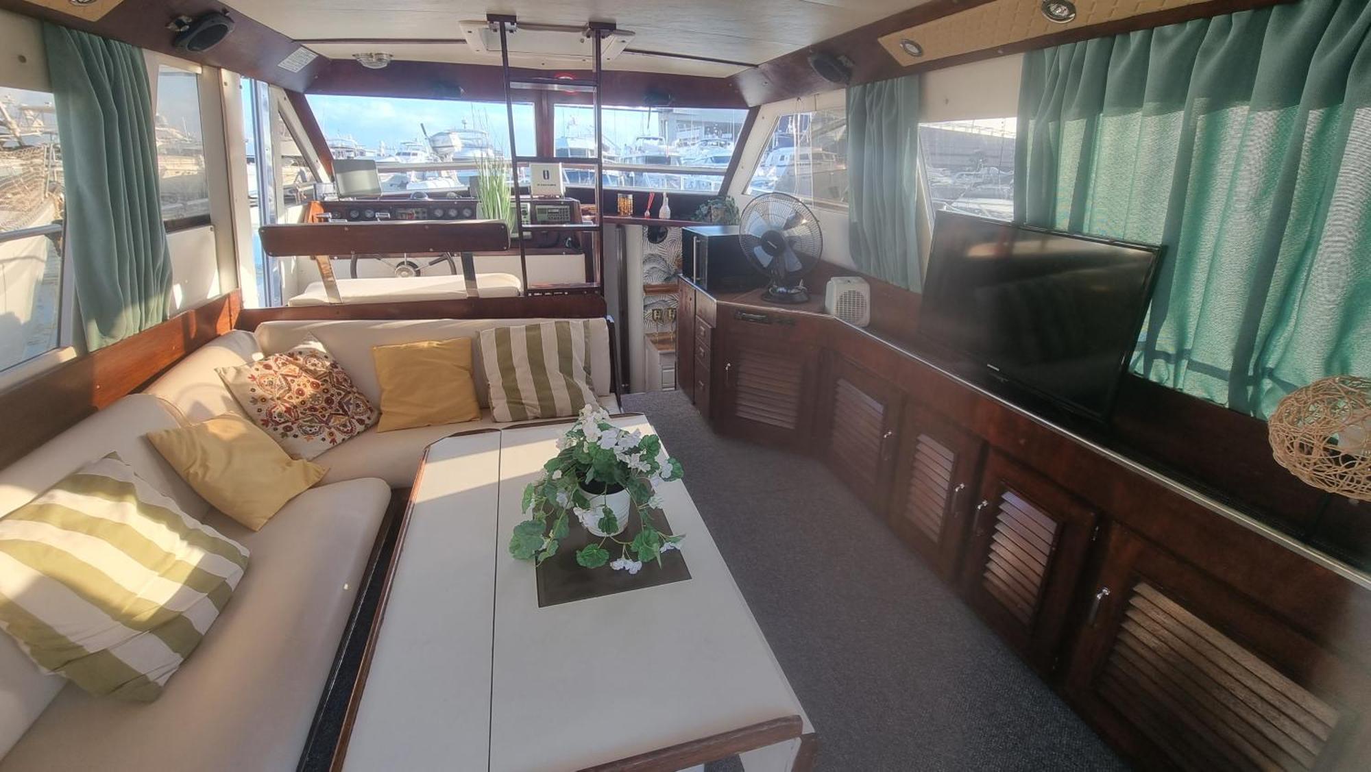 Beautiful And Comfy Boat In Barcelona With Boat Tour Option Hotel Luaran gambar