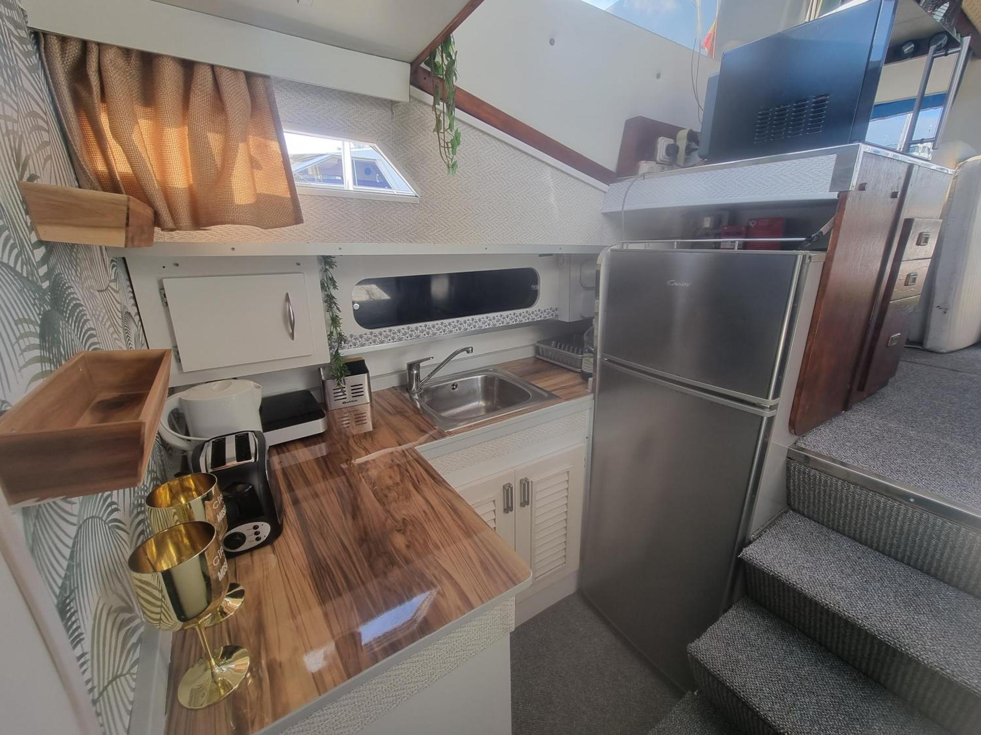 Beautiful And Comfy Boat In Barcelona With Boat Tour Option Hotel Luaran gambar
