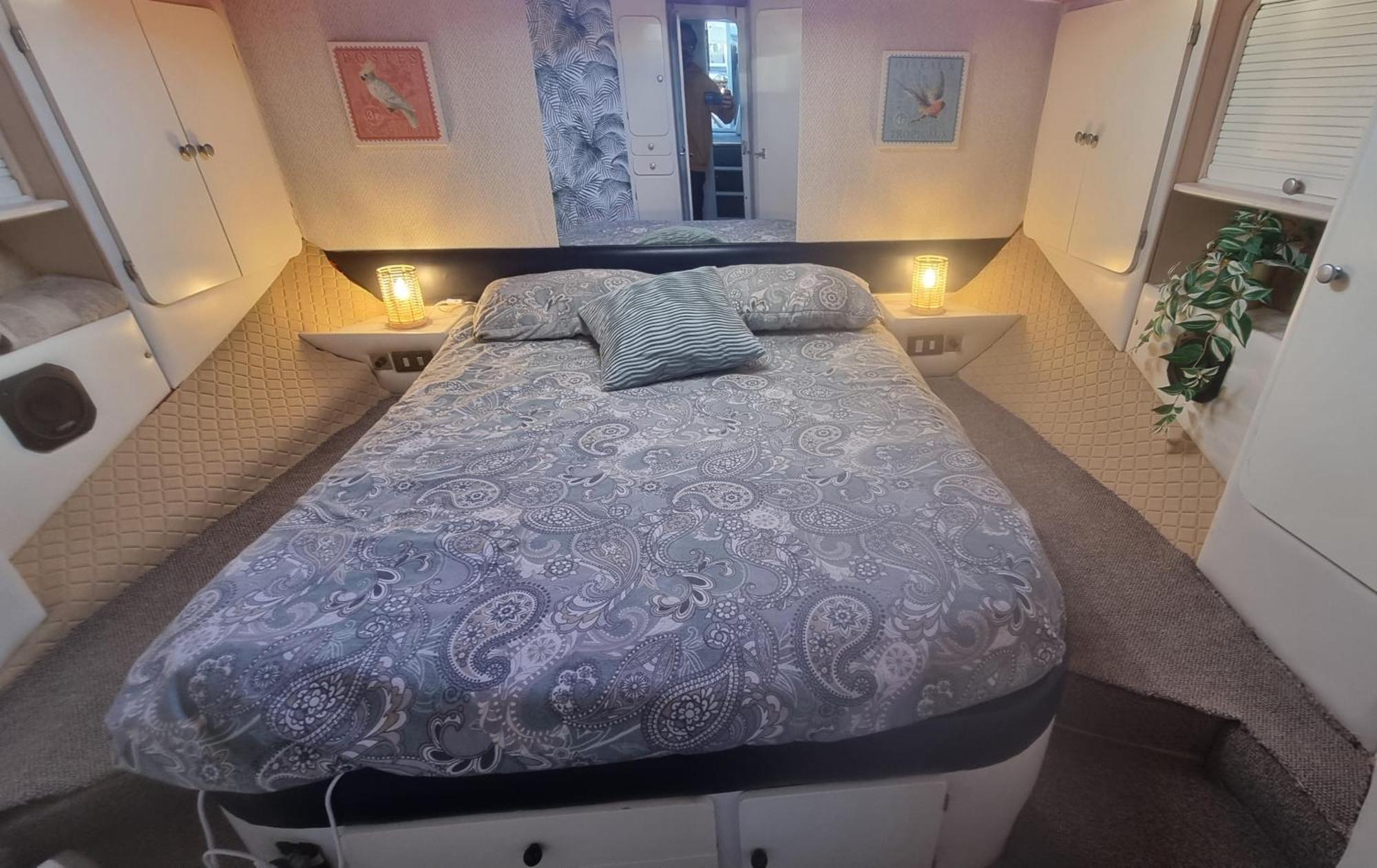 Beautiful And Comfy Boat In Barcelona With Boat Tour Option Hotel Luaran gambar
